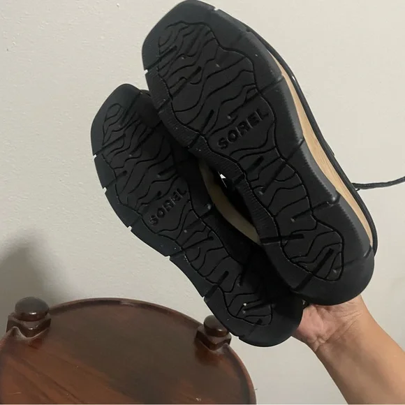 Sorel Black and Tan Joanie III Ankle Strap Sandals, Size 8 - Picture 5 of 7